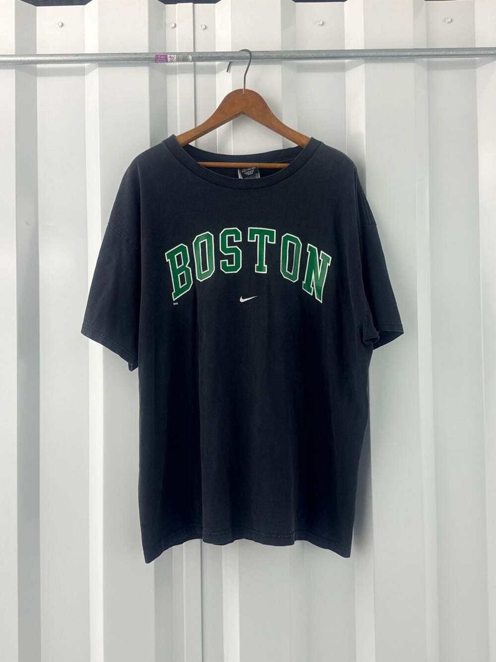 Vintage Nike Boston Celtics NBA T-Shirt XL Black Green Clover Logo Team Tag